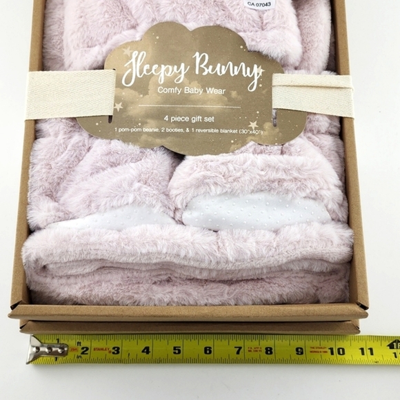 Sleepy Bunny Comfy Pink Baby Wear Super Plush 4pc Gift Set Beanie Boots Blanket - Picture 9 of 11